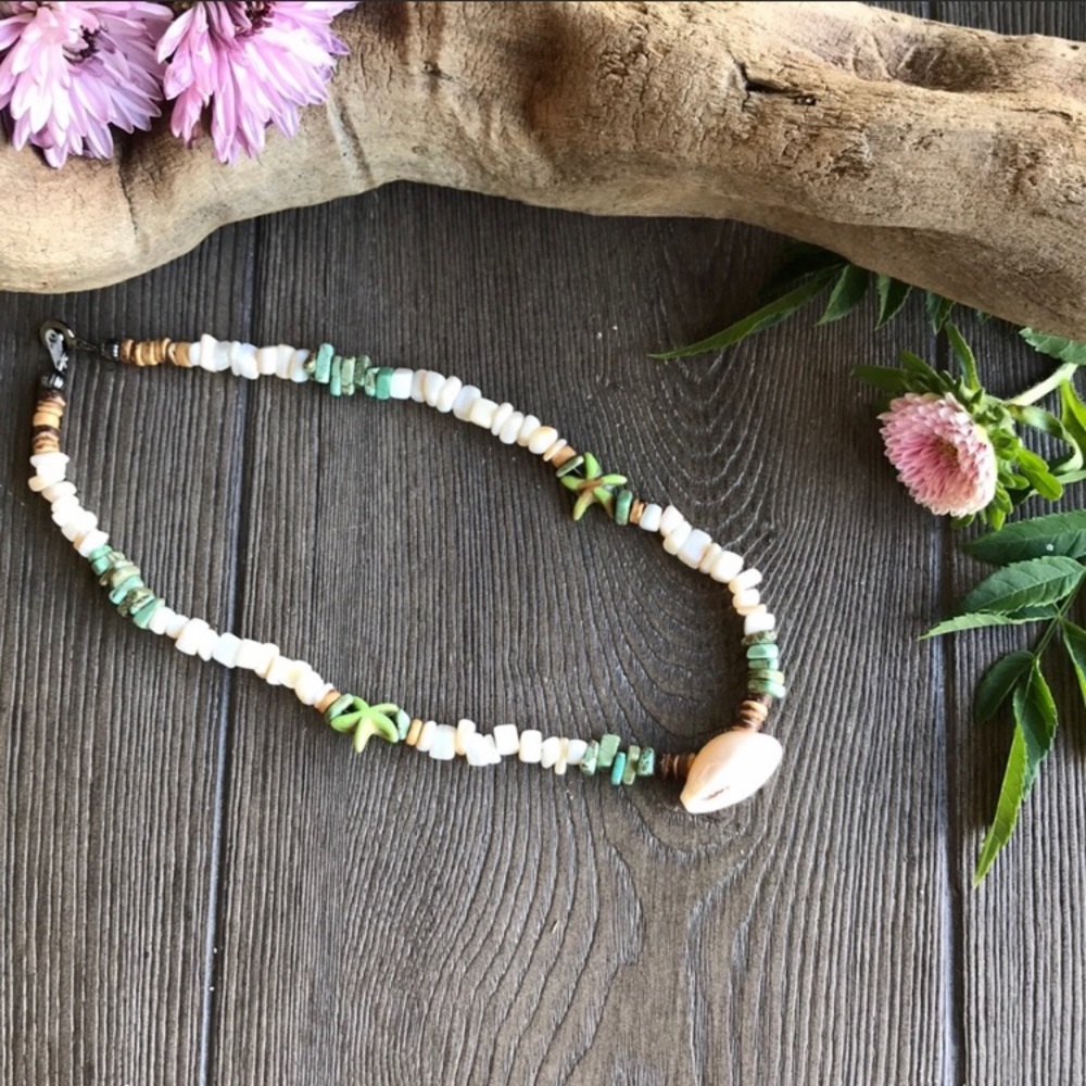 🌻Beautiful Handmade Sea Shell Necklace🌻 - Picture 4 of 8